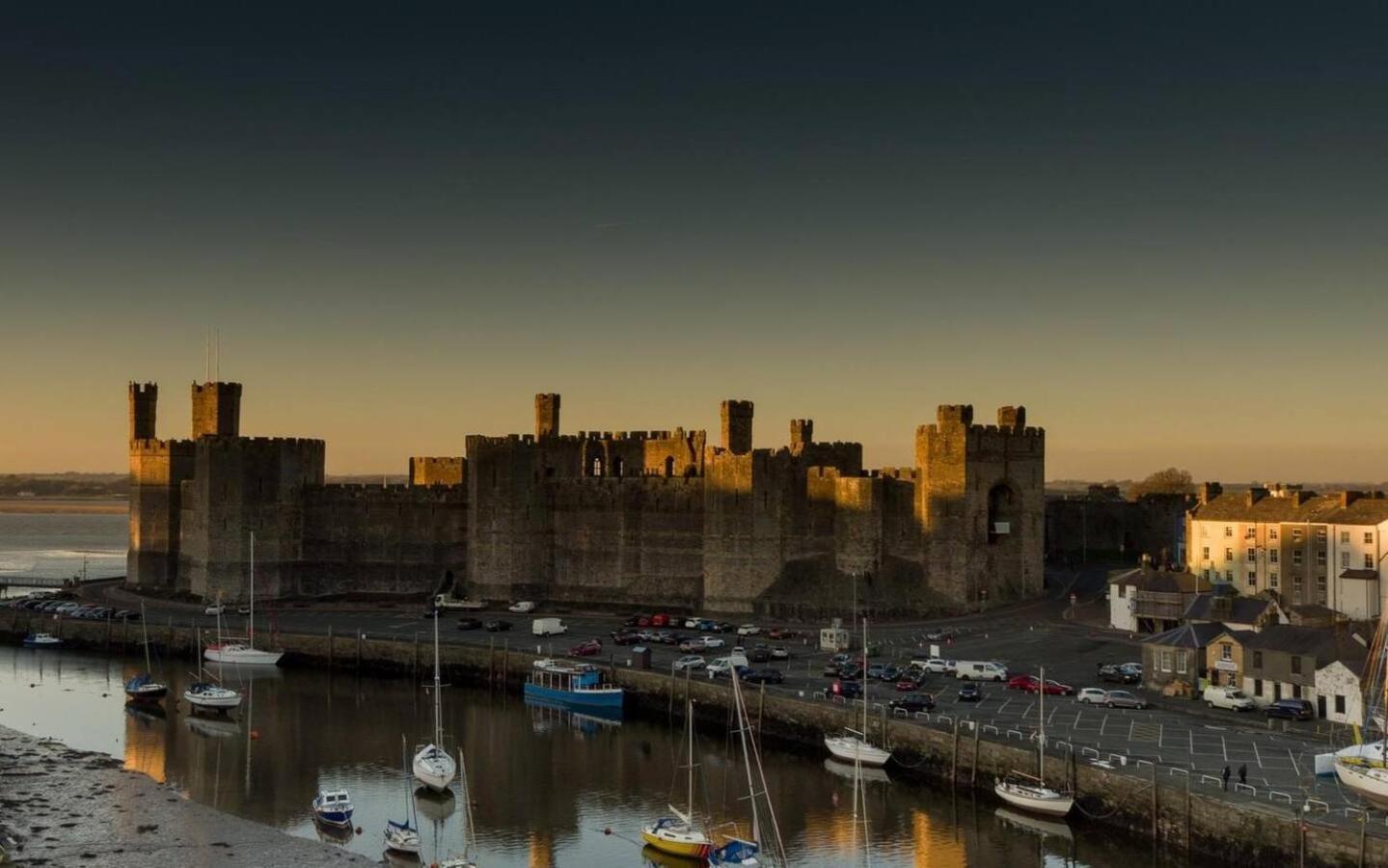 Pass The Keys Apartment 3 Old Conservative Club In Historic Town Caernarfon Eksteriør billede