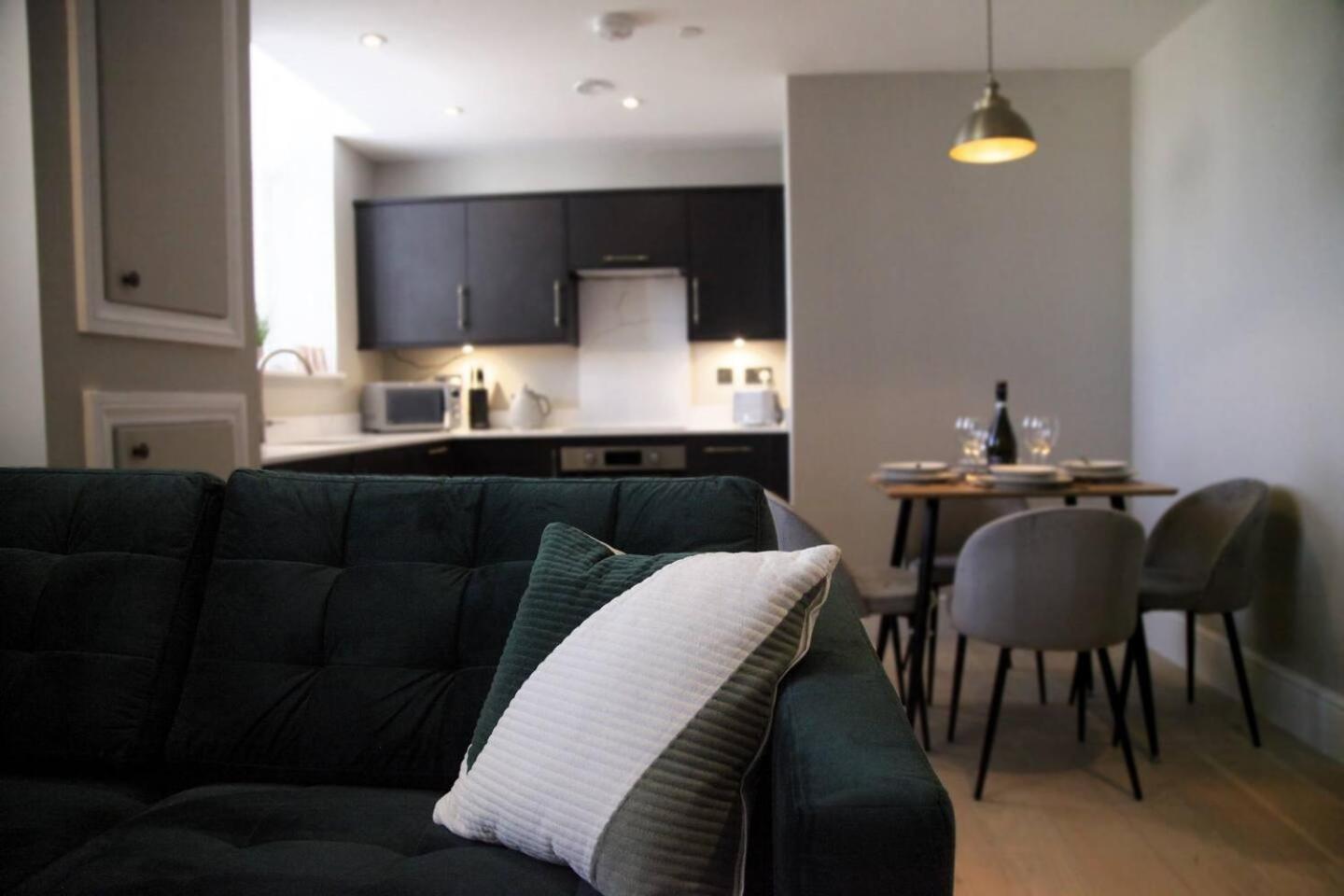 Pass The Keys Apartment 3 Old Conservative Club In Historic Town Caernarfon Eksteriør billede