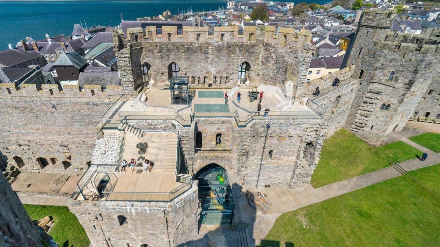 Pass The Keys Apartment 3 Old Conservative Club In Historic Town Caernarfon Eksteriør billede