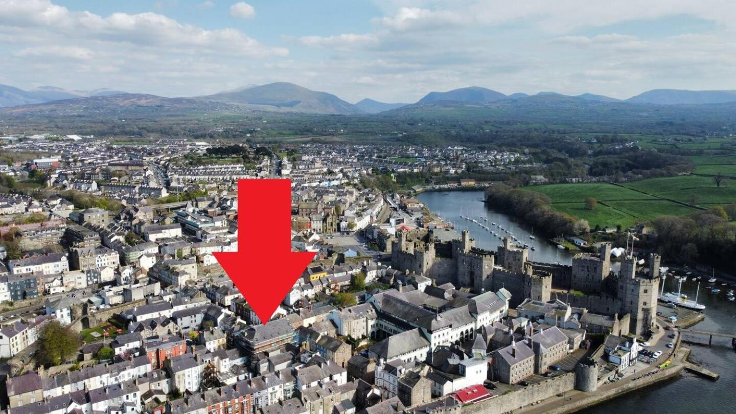 Pass The Keys Apartment 3 Old Conservative Club In Historic Town Caernarfon Eksteriør billede