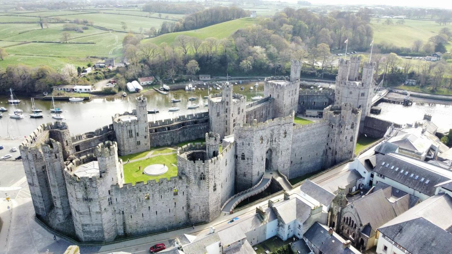 Pass The Keys Apartment 3 Old Conservative Club In Historic Town Caernarfon Eksteriør billede