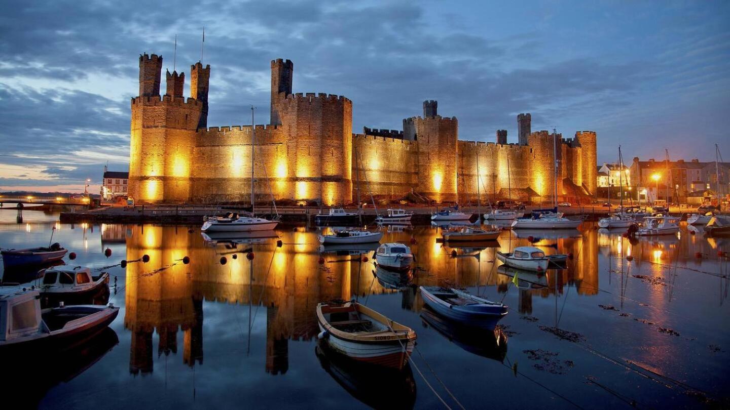 Pass The Keys Apartment 3 Old Conservative Club In Historic Town Caernarfon Eksteriør billede
